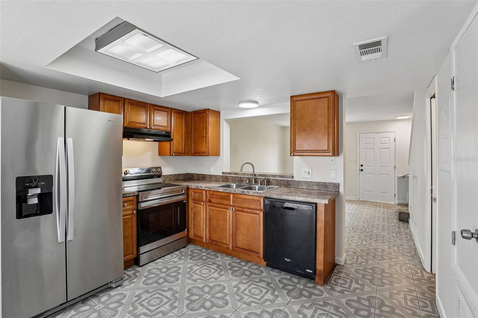 CAMBRIDGE CIRCLE - Residential