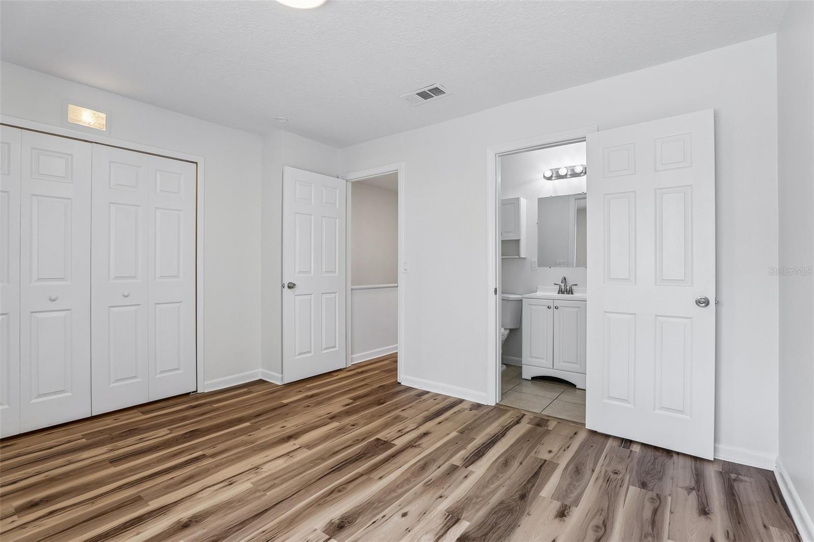 CAMBRIDGE CIRCLE - Residential