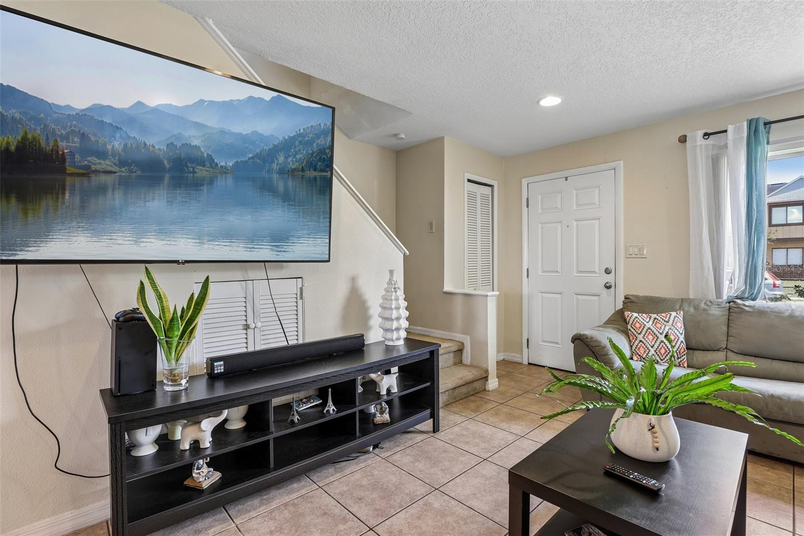 CAMBRIDGE CIRCLE - Residential