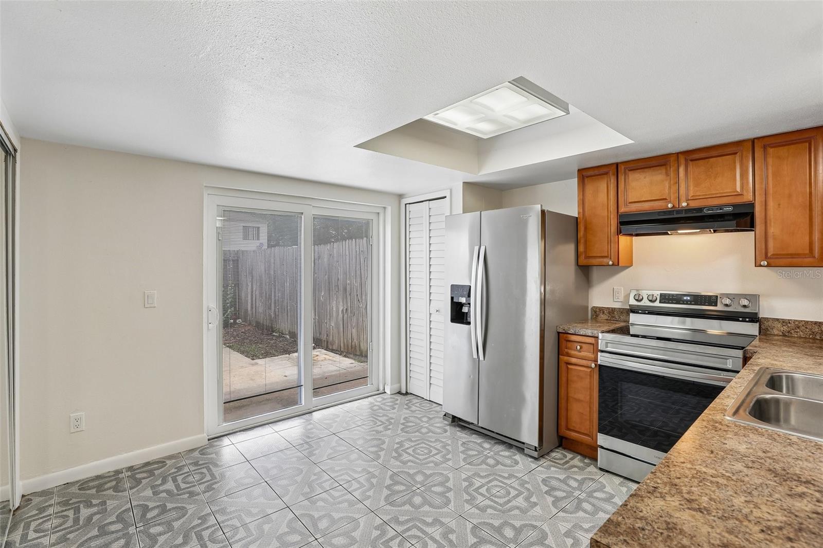 CAMBRIDGE CIRCLE - Residential
