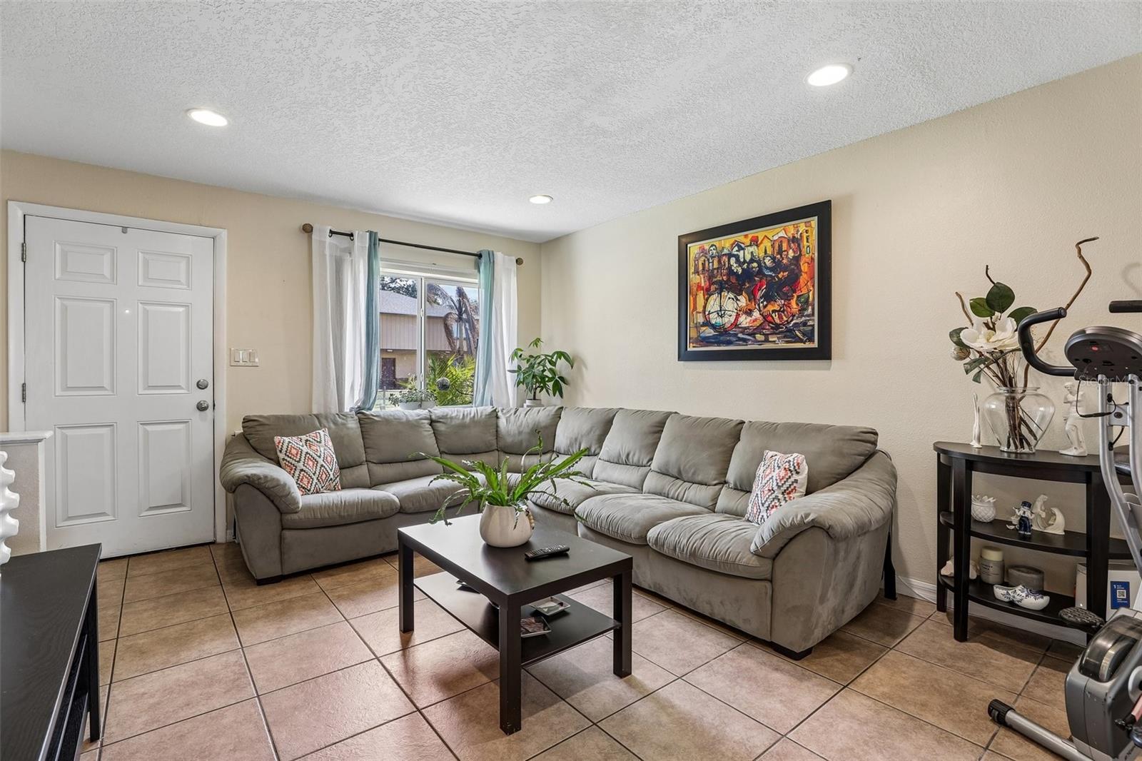 CAMBRIDGE CIRCLE - Residential