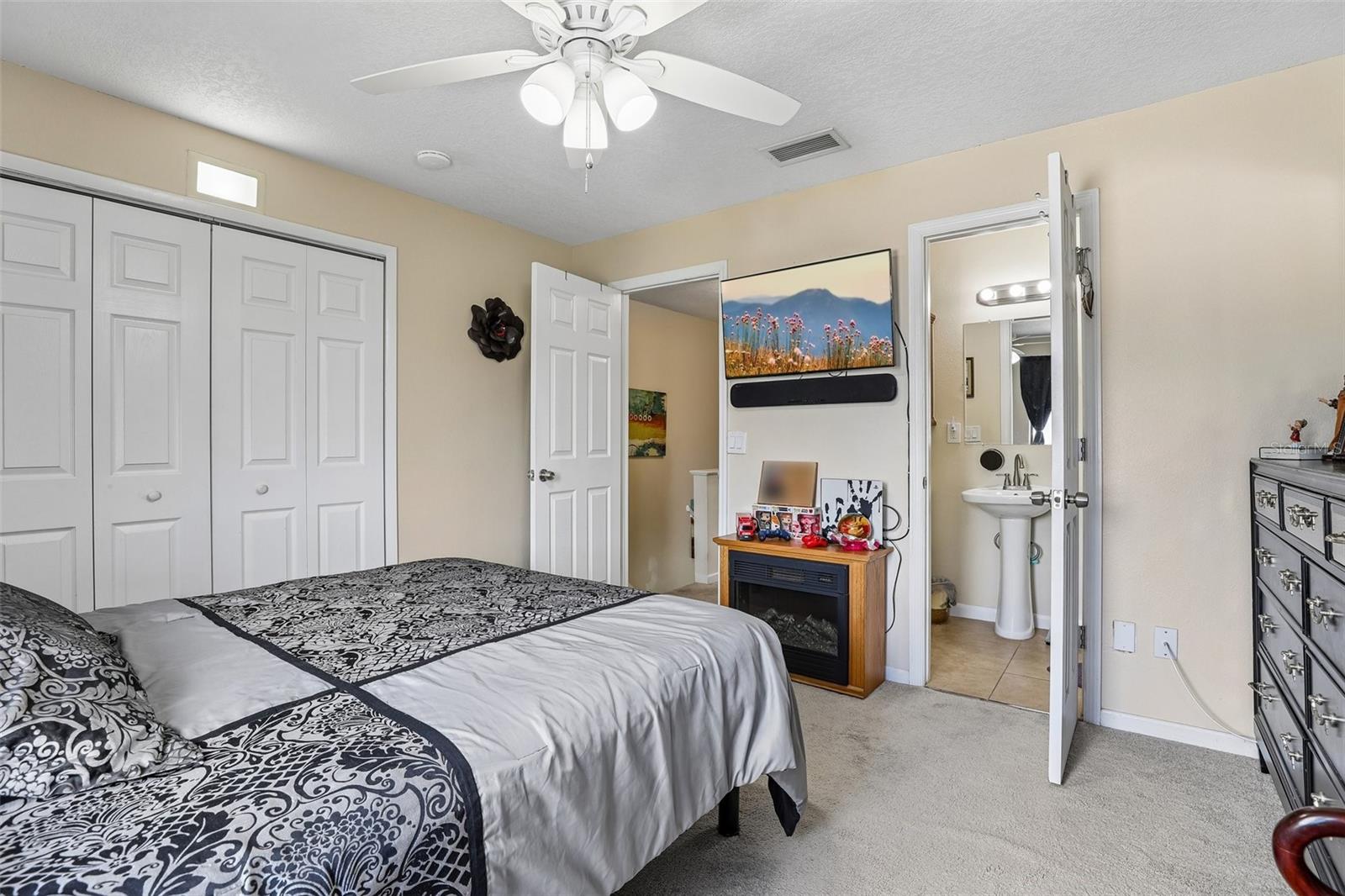 CAMBRIDGE CIRCLE - Residential