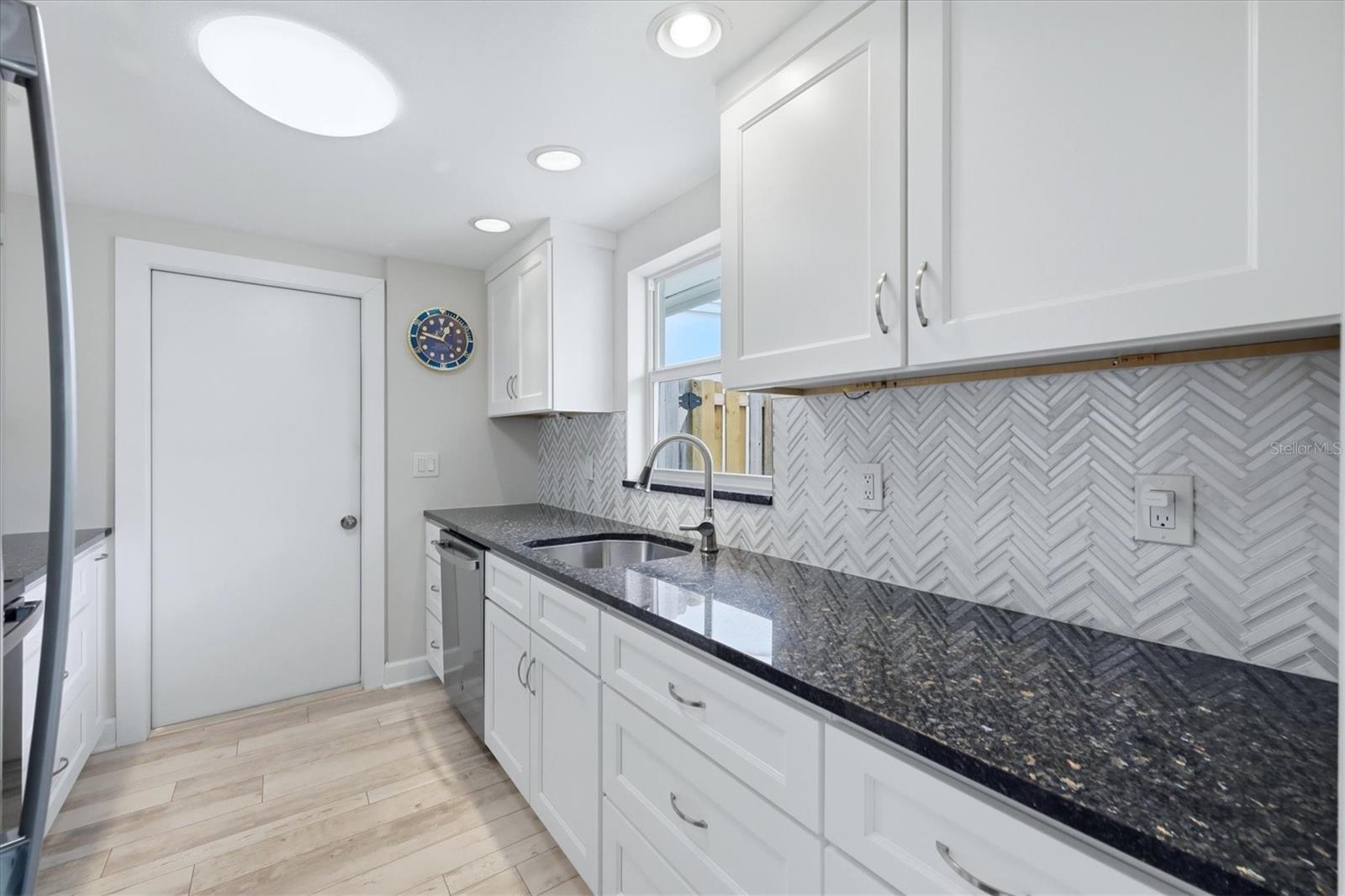 WHISPERING SANDS SEC 1 - Residential