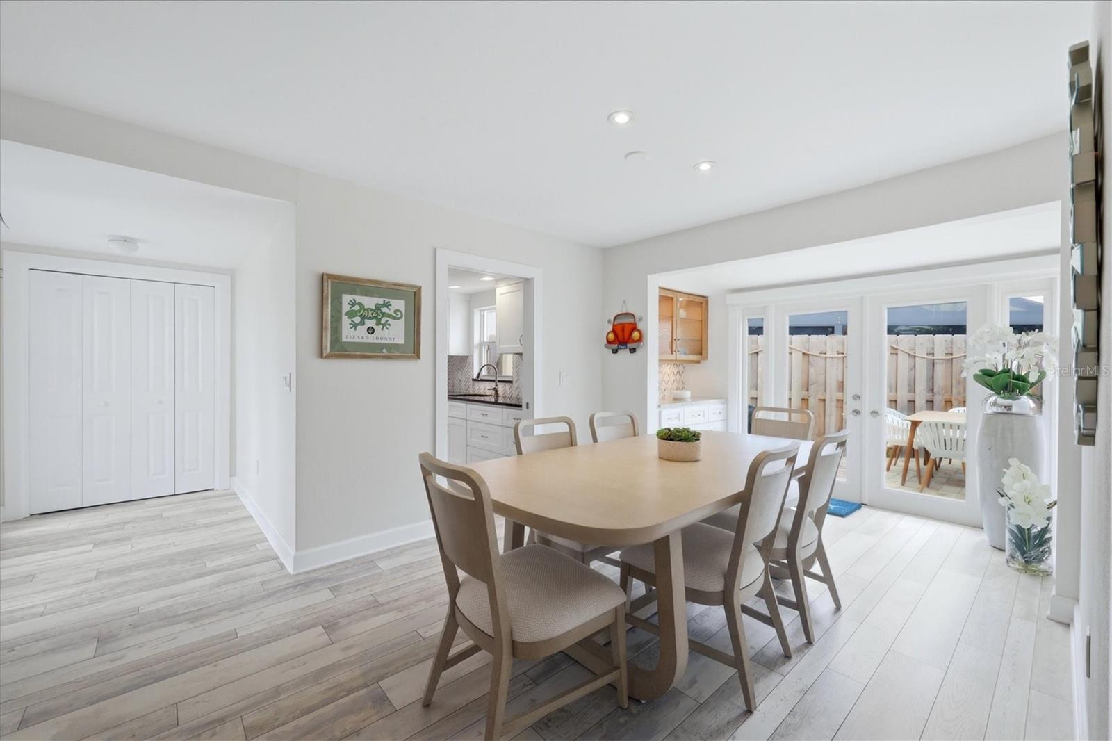 WHISPERING SANDS SEC 1 - Residential