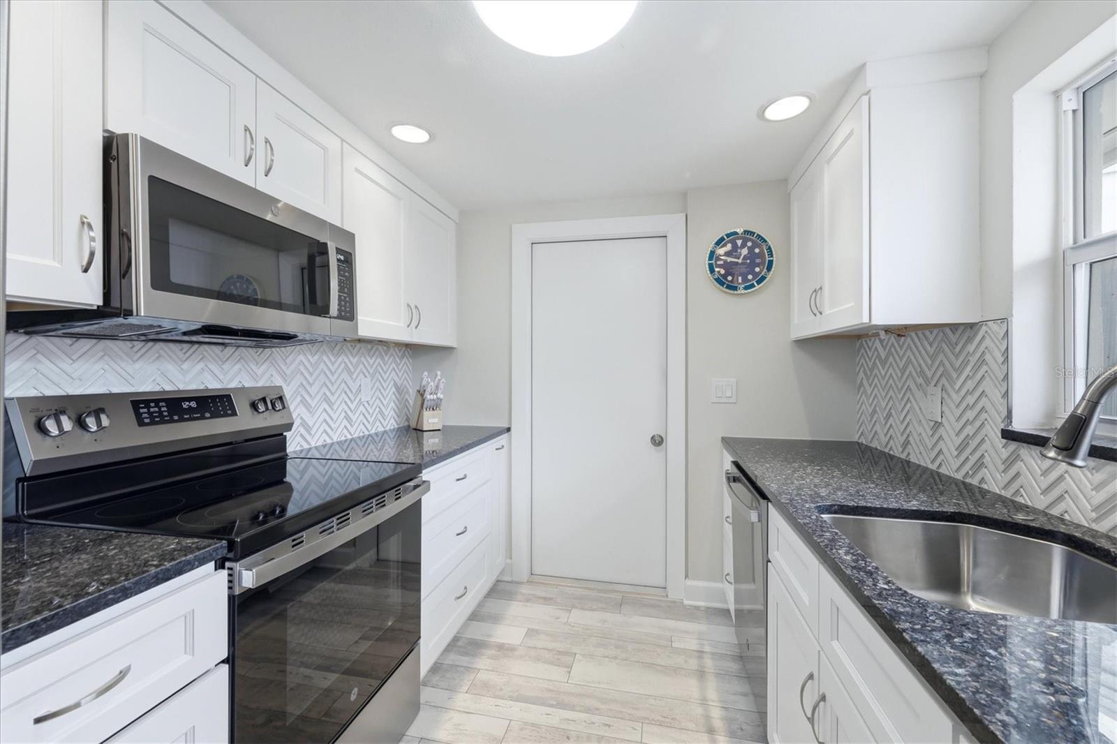 WHISPERING SANDS SEC 1 - Residential