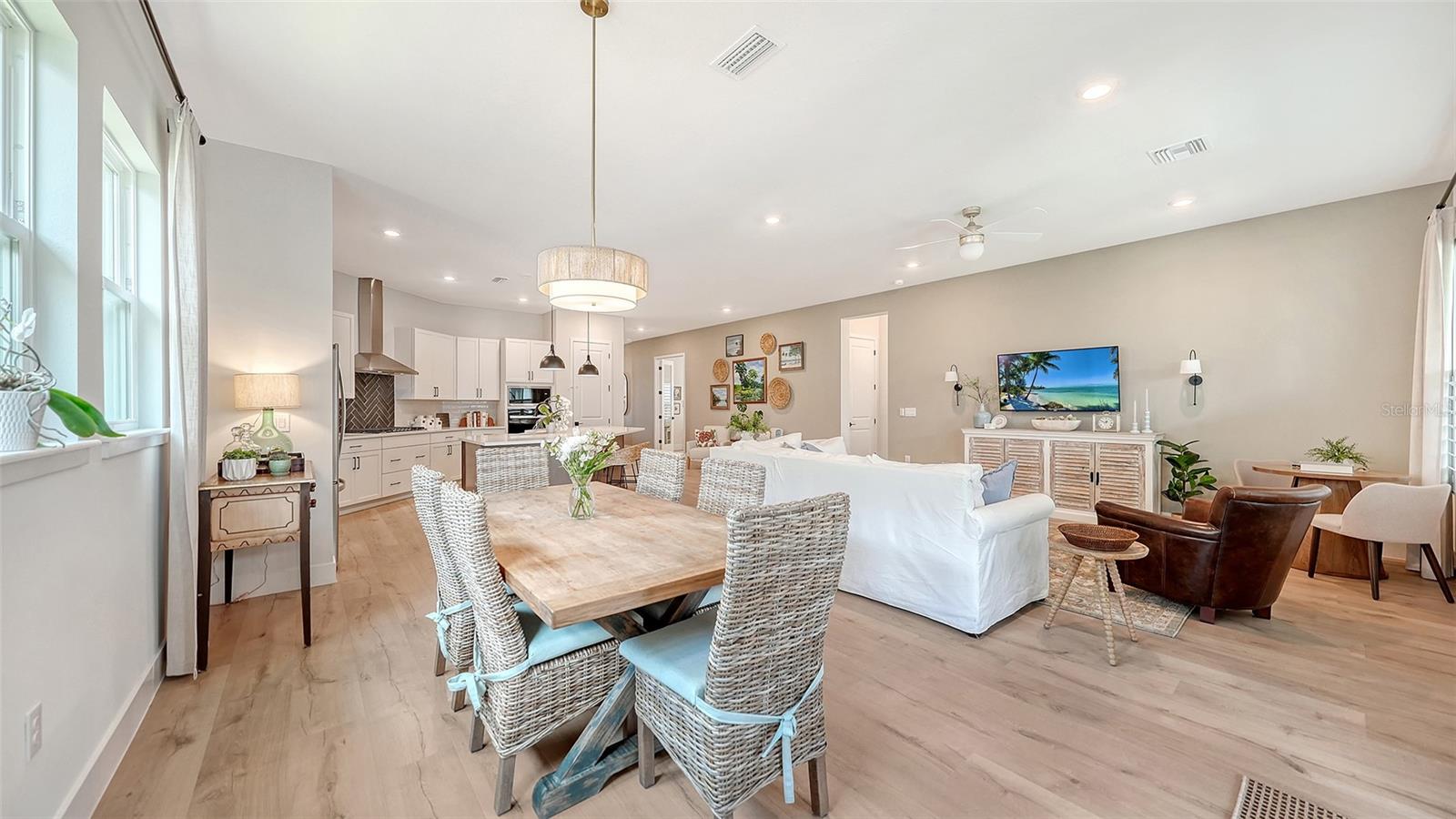 EMERALD LNDG/WATERSIDE/ EMERALD LANDING - Residential
