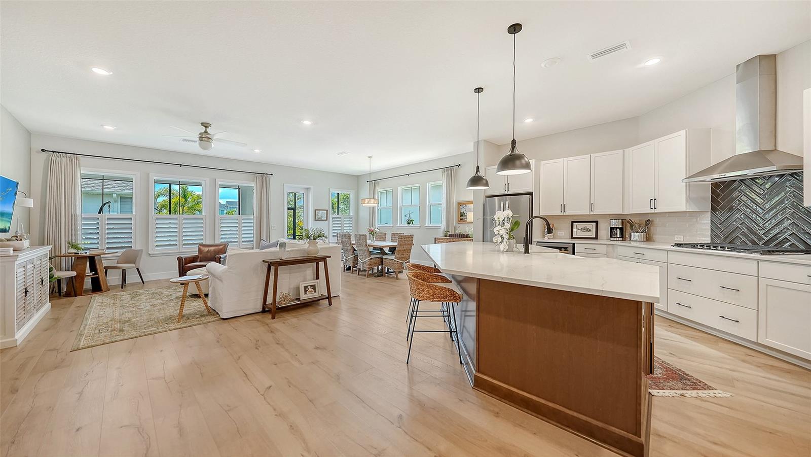 EMERALD LNDG/WATERSIDE/ EMERALD LANDING - Residential