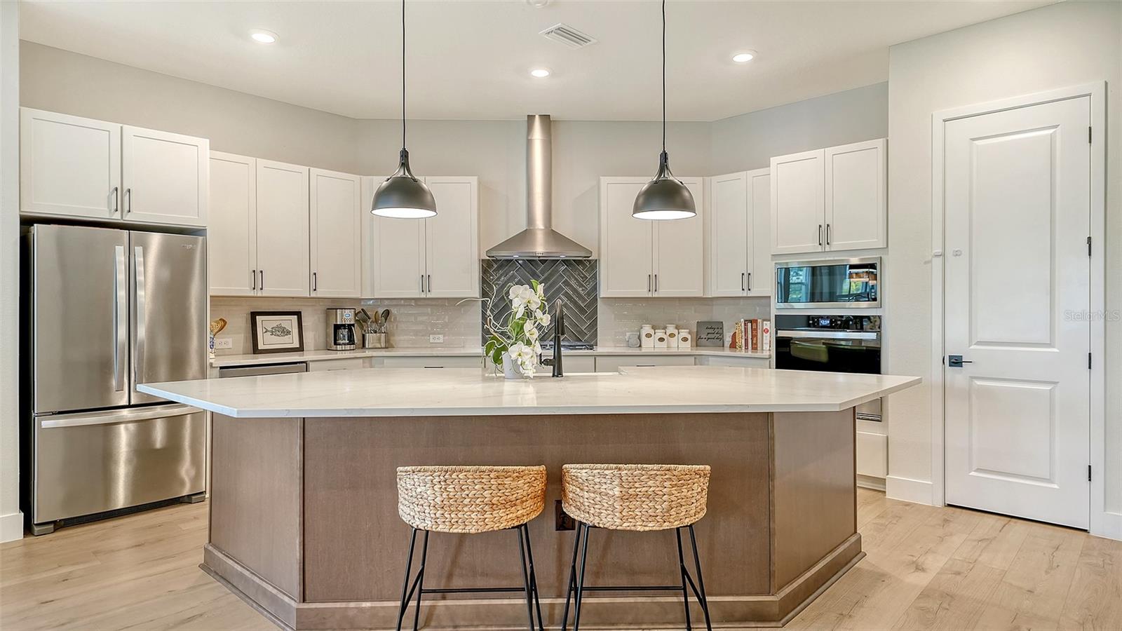 EMERALD LNDG/WATERSIDE/ EMERALD LANDING - Residential