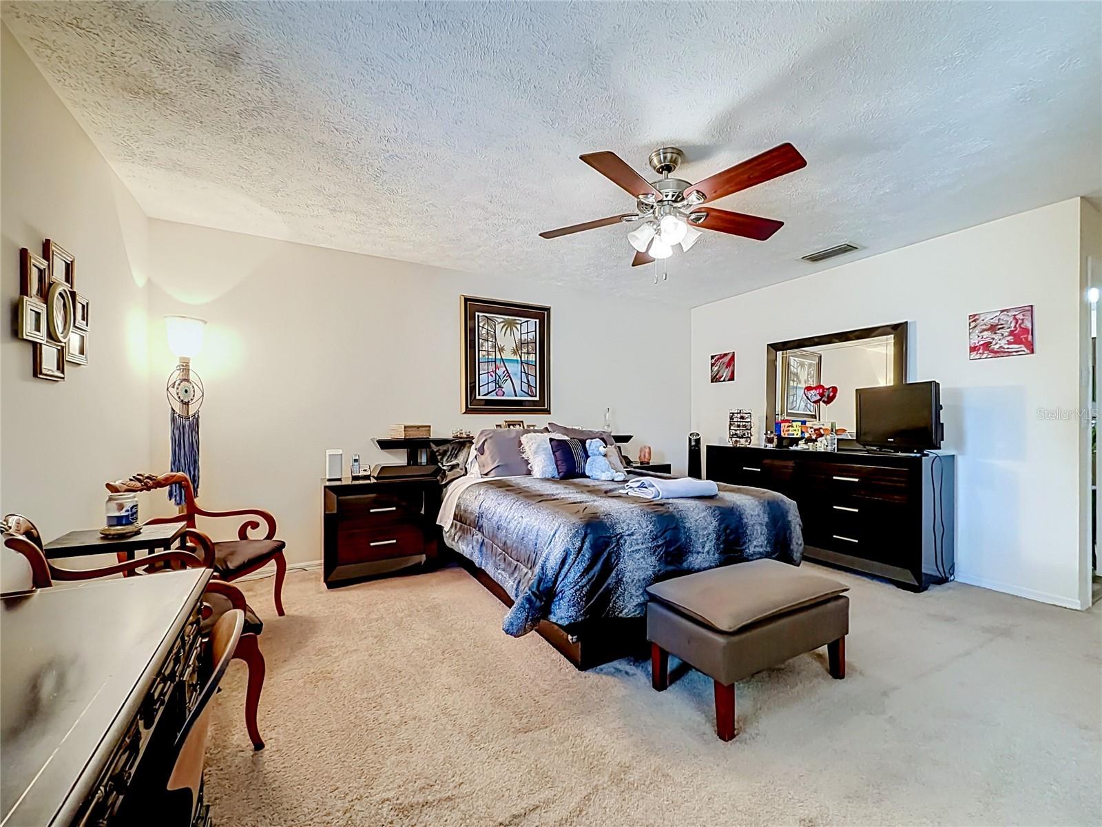 COUNTRY ESTATE - Residential