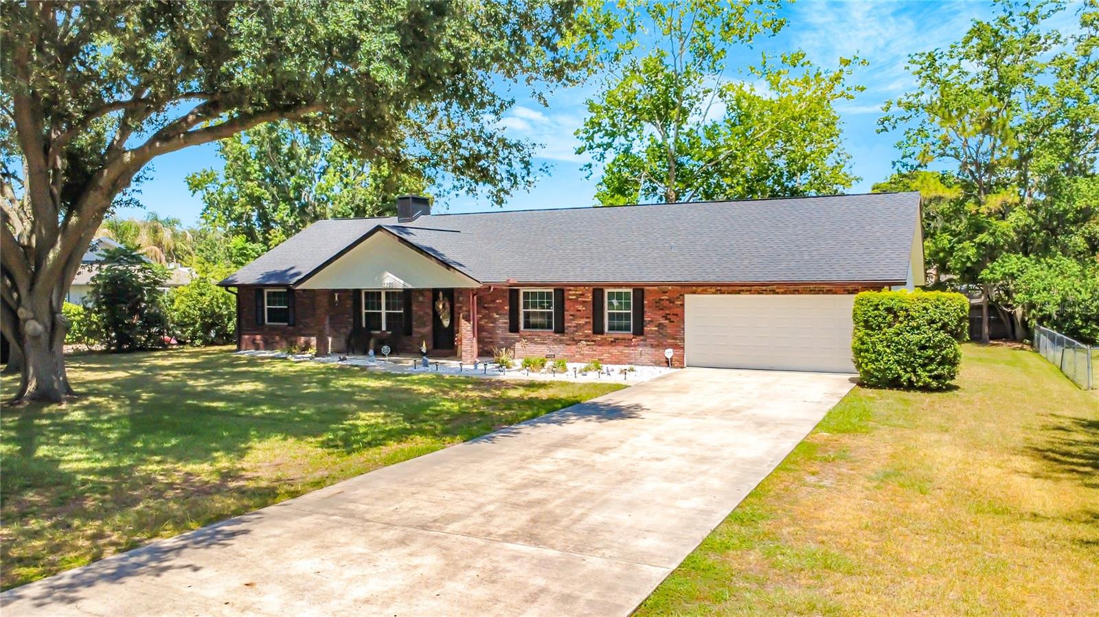 COUNTRY ESTATE - Residential
