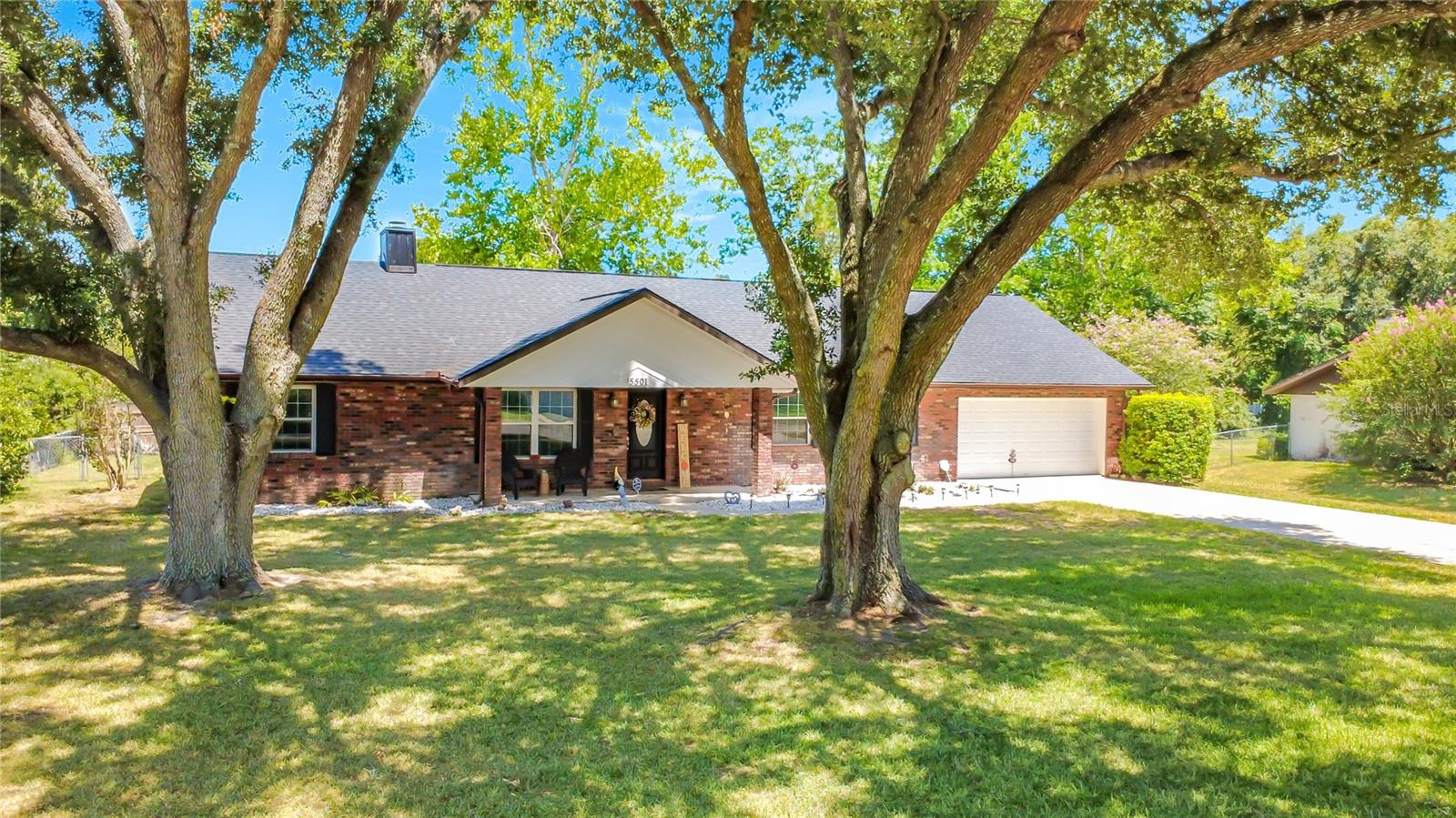 COUNTRY ESTATE - Residential