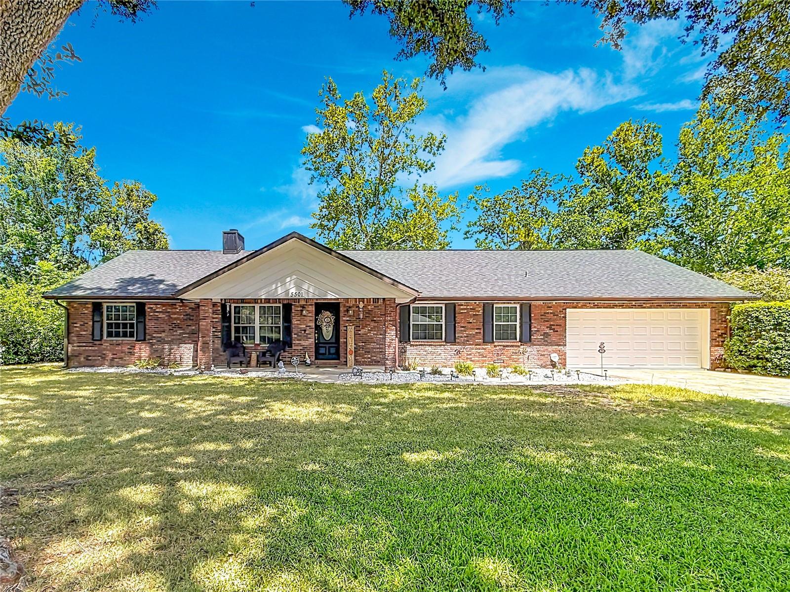 COUNTRY ESTATE - Residential