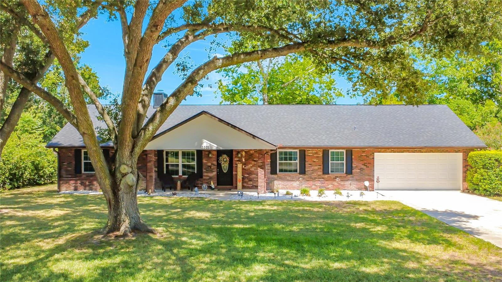 COUNTRY ESTATE - Residential