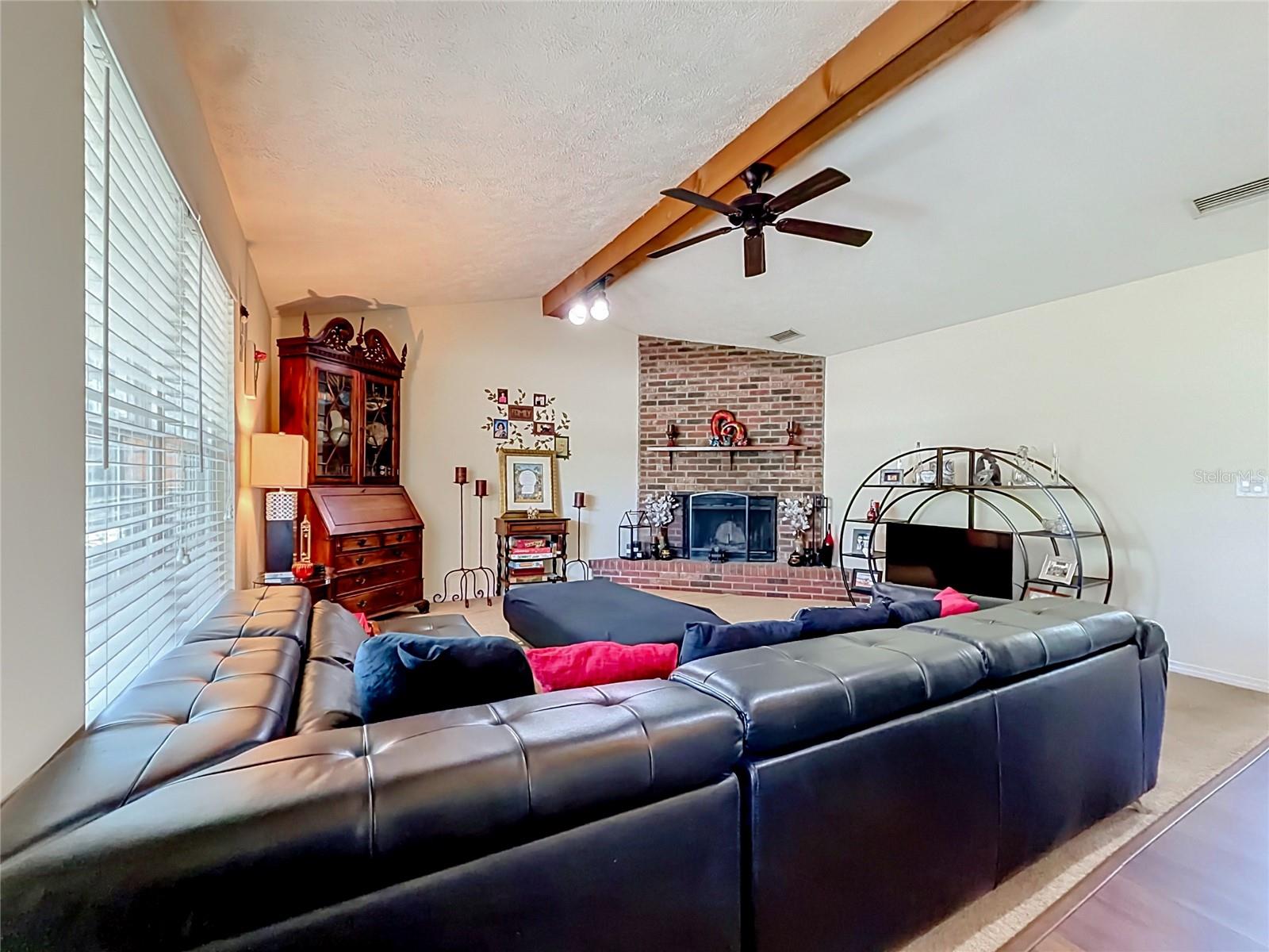 COUNTRY ESTATE - Residential
