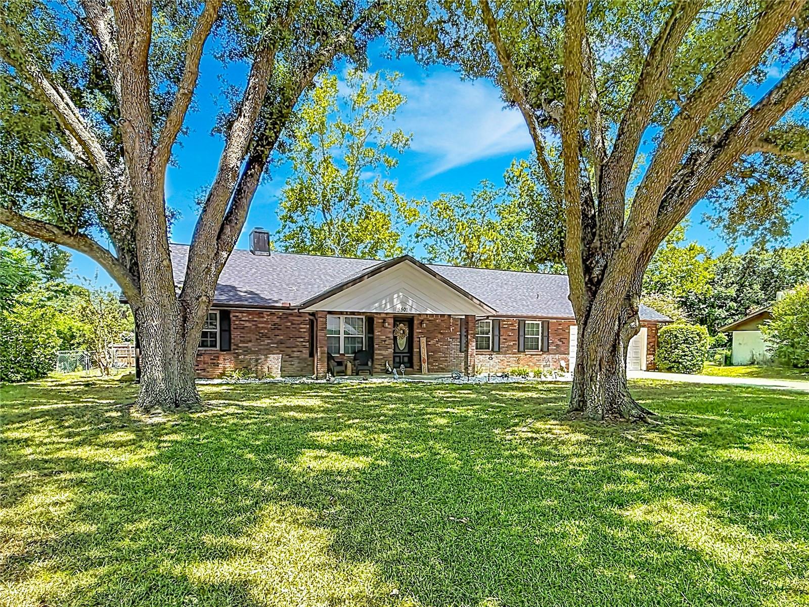 COUNTRY ESTATE - Residential