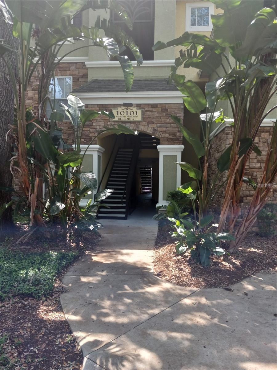 Beautiful condo for rent! Resort-style living!!! Beautiful Community, a gorgeous condo with an excellent management team! Great location for this 2BDR/2BA (1st floor) with a 9 feet ceilings, in the gated community of Courtney Palms. Features include a screened balcony, desk area with bookshelves, walk-in closets, and an inside utility off the kitchen with  newer appliances! This lovely community is located near plenty of shopping, restaurants, and all conveniences. Close proximity to the Crosstown Expressway and I-75 with easy access to downtown Tampa. Community amenities include a resort-style pool, clubhouse, racquetball, basketball, and state-of-the-art fitness center. Available to move in 6/5/2026, $90 application fee per adult. The application is subject to a credit and background check. $1900 security deposit. RENTER INSURANCE IS REQUIRED