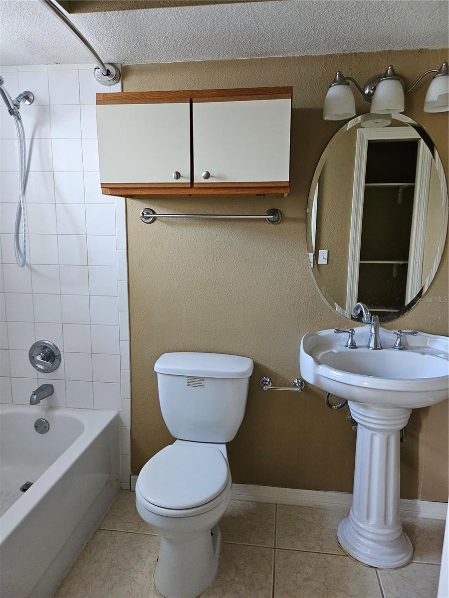 CASTLE PLACE - Residential Lease