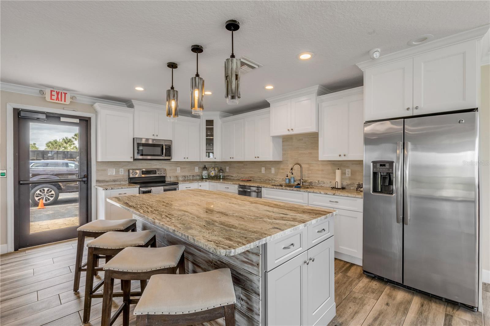 DIAMOND HEAD POINT CONDO - Residential