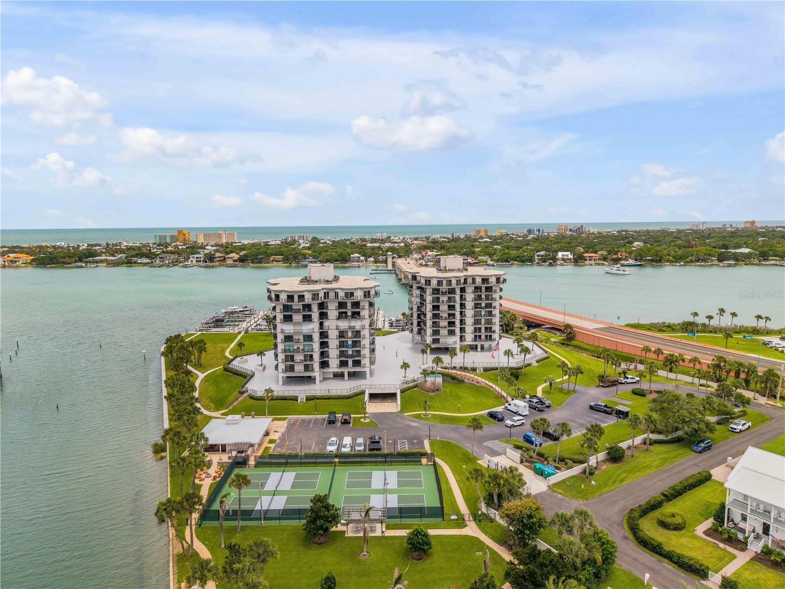 DIAMOND HEAD POINT CONDO - Residential