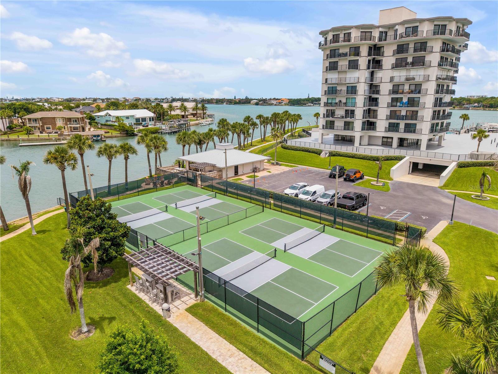 DIAMOND HEAD POINT CONDO - Residential