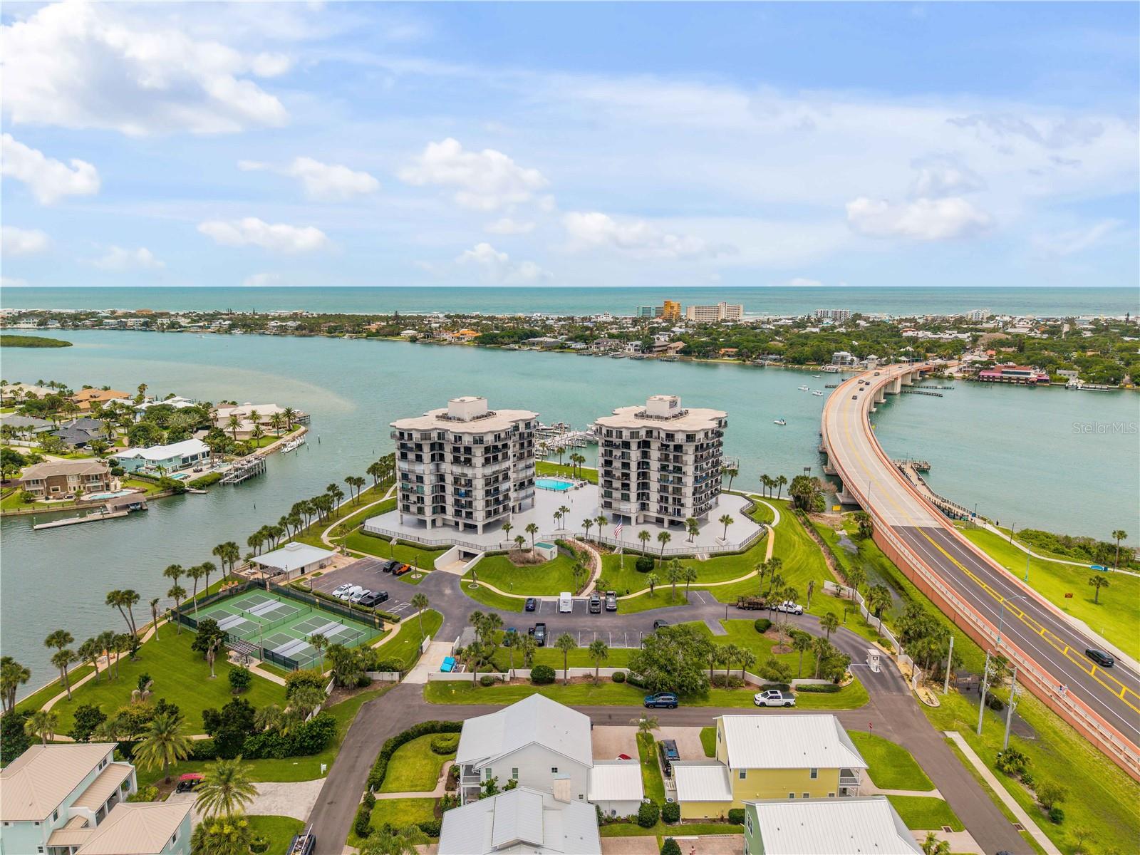 DIAMOND HEAD POINT CONDO - Residential