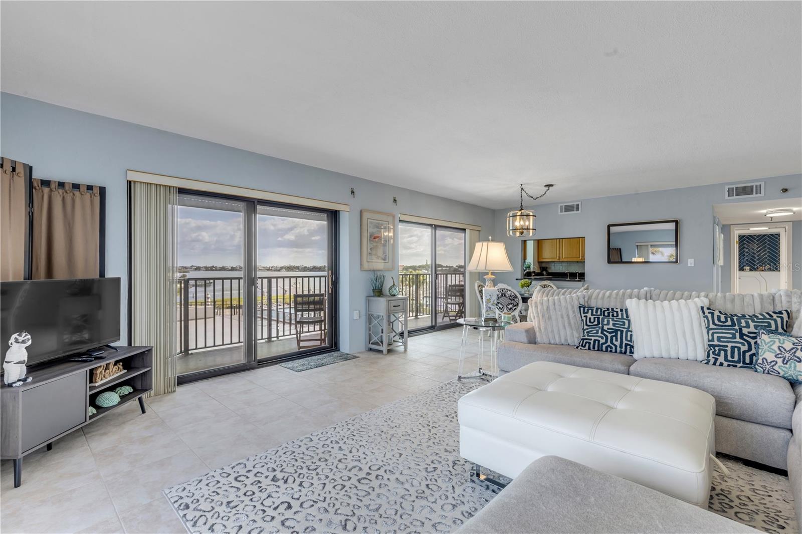 DIAMOND HEAD POINT CONDO - Residential