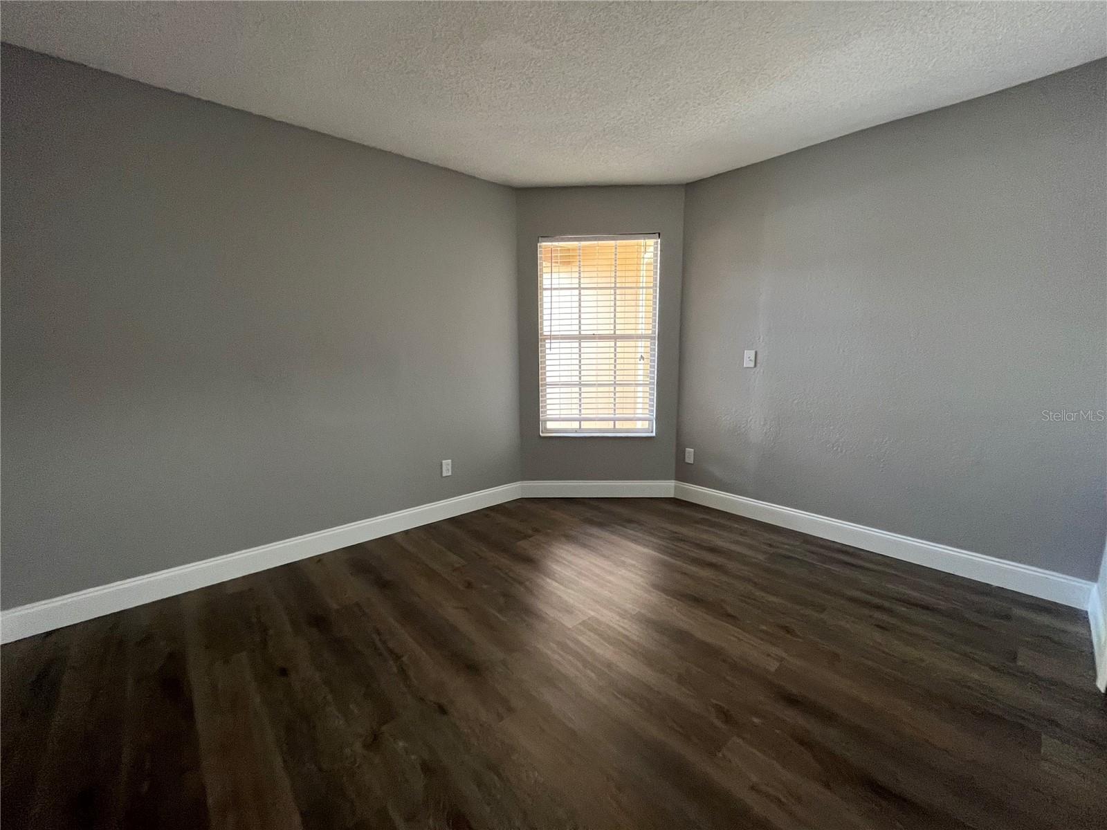 RESERVE AT THE CROSSINGS PH 1 THE - Residential Lease
