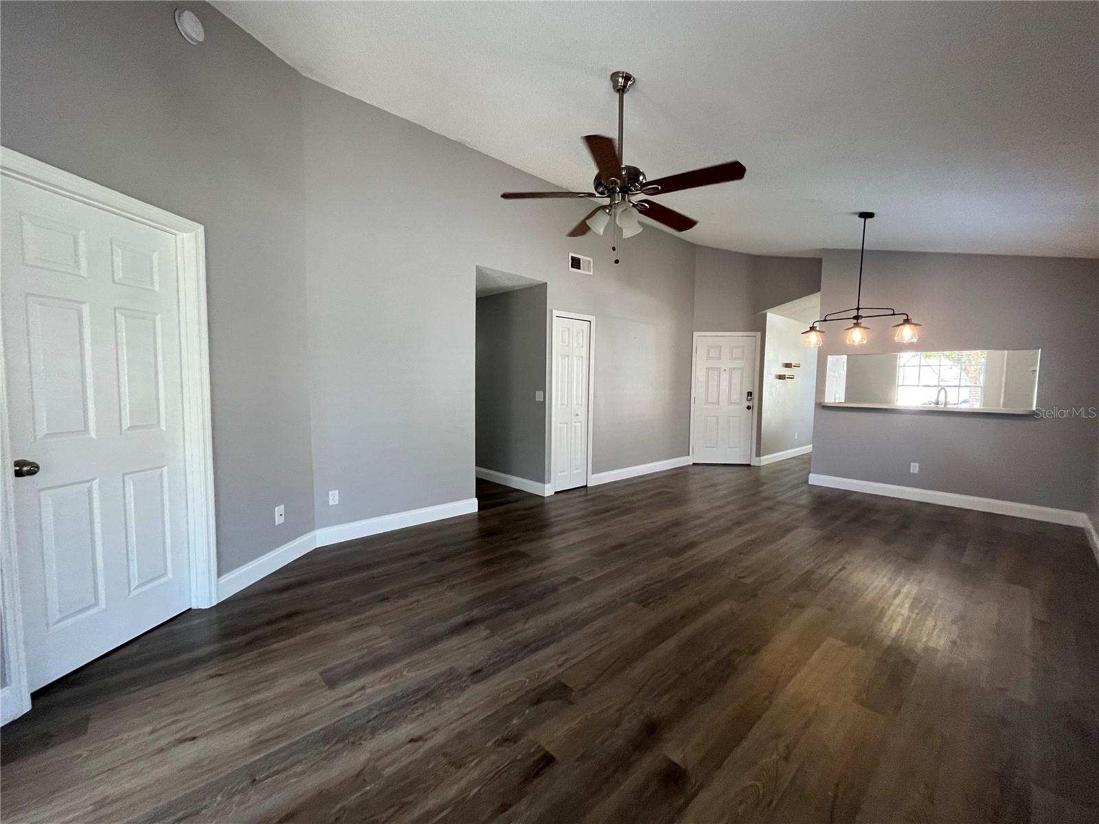 RESERVE AT THE CROSSINGS PH 1 THE - Residential Lease