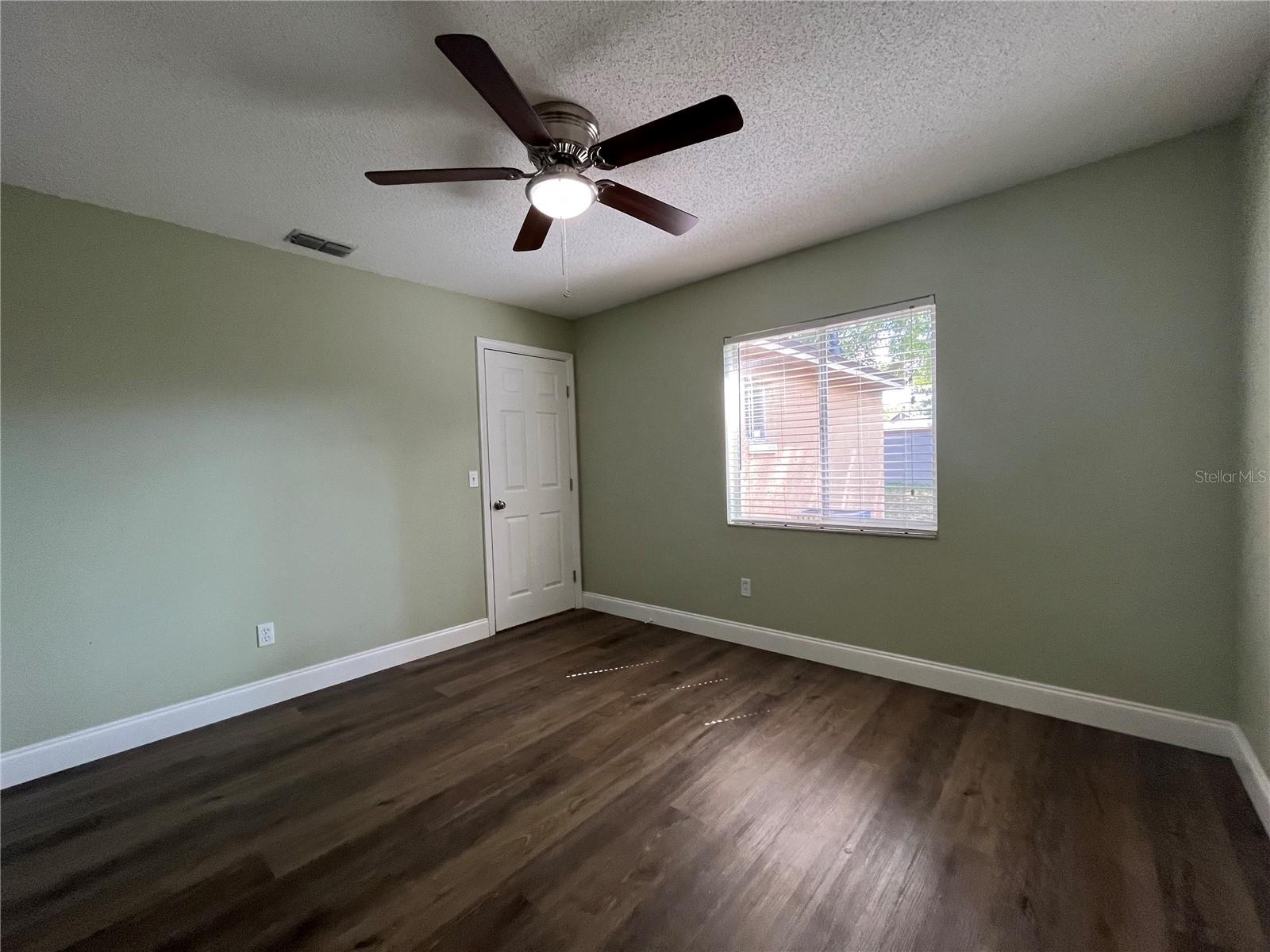 RESERVE AT THE CROSSINGS PH 1 THE - Residential Lease
