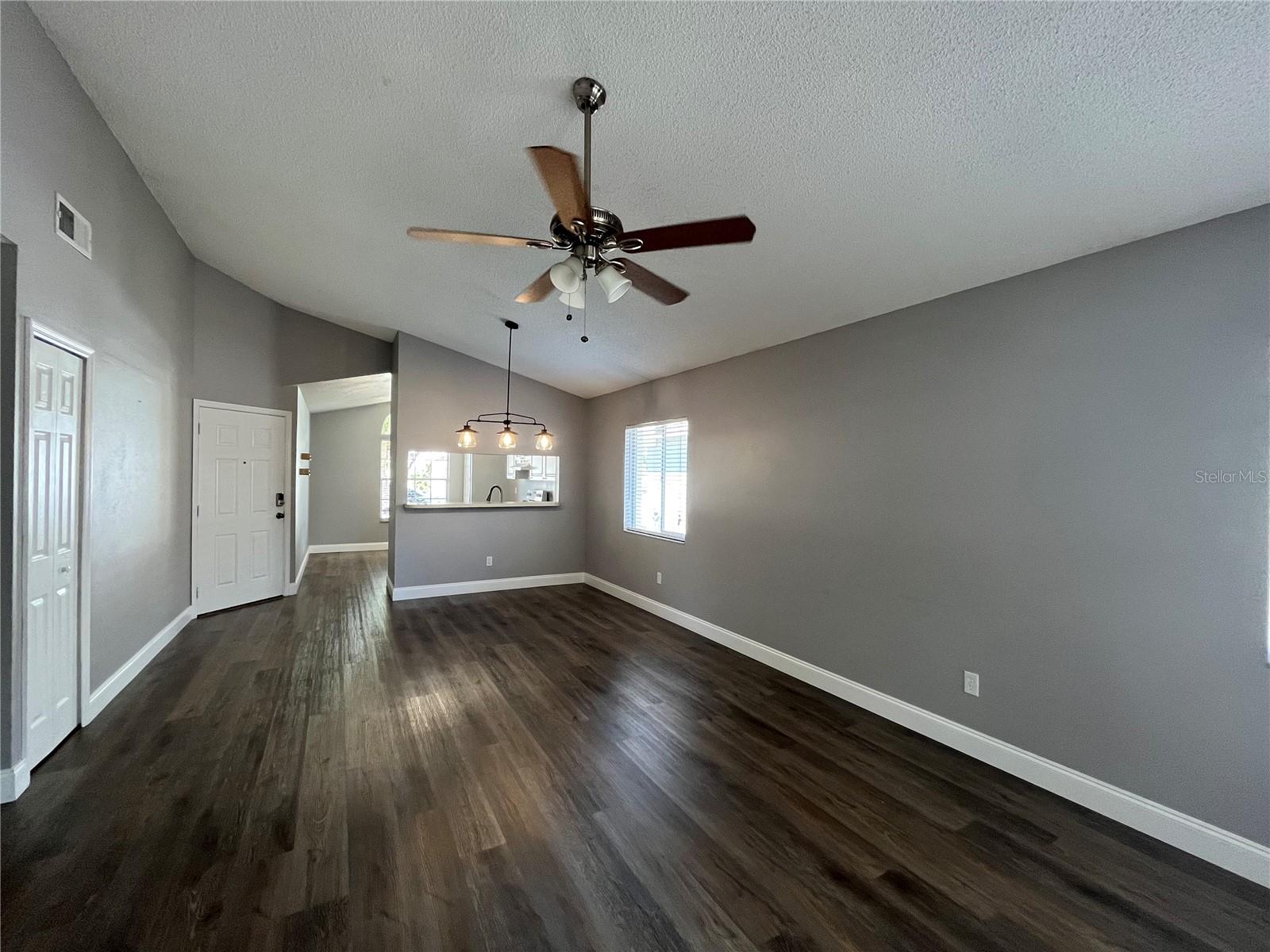 RESERVE AT THE CROSSINGS PH 1 THE - Residential Lease