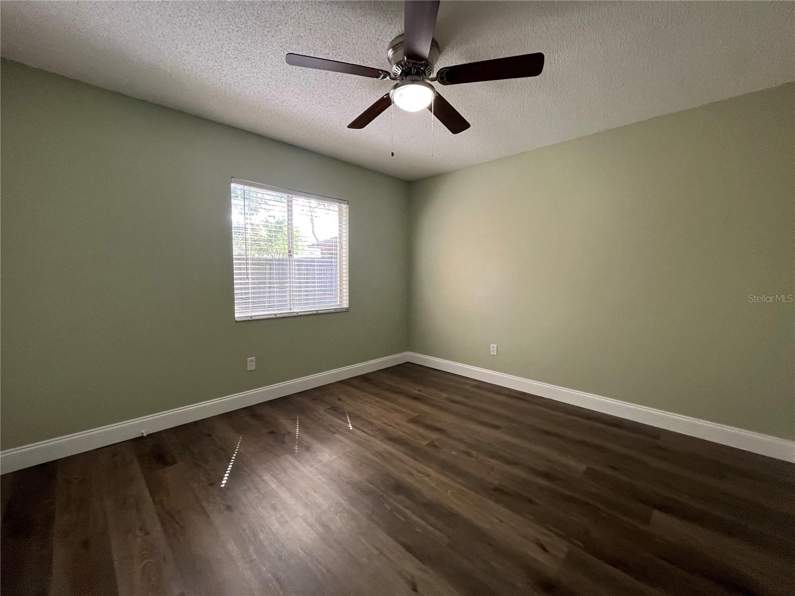 RESERVE AT THE CROSSINGS PH 1 THE - Residential Lease