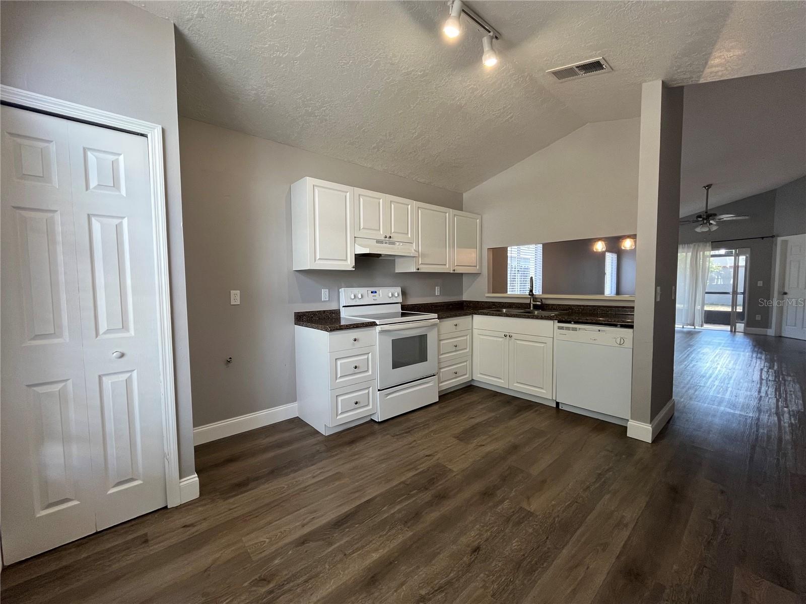 RESERVE AT THE CROSSINGS PH 1 THE - Residential Lease