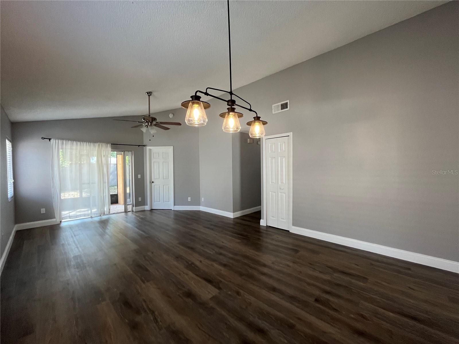 RESERVE AT THE CROSSINGS PH 1 THE - Residential Lease