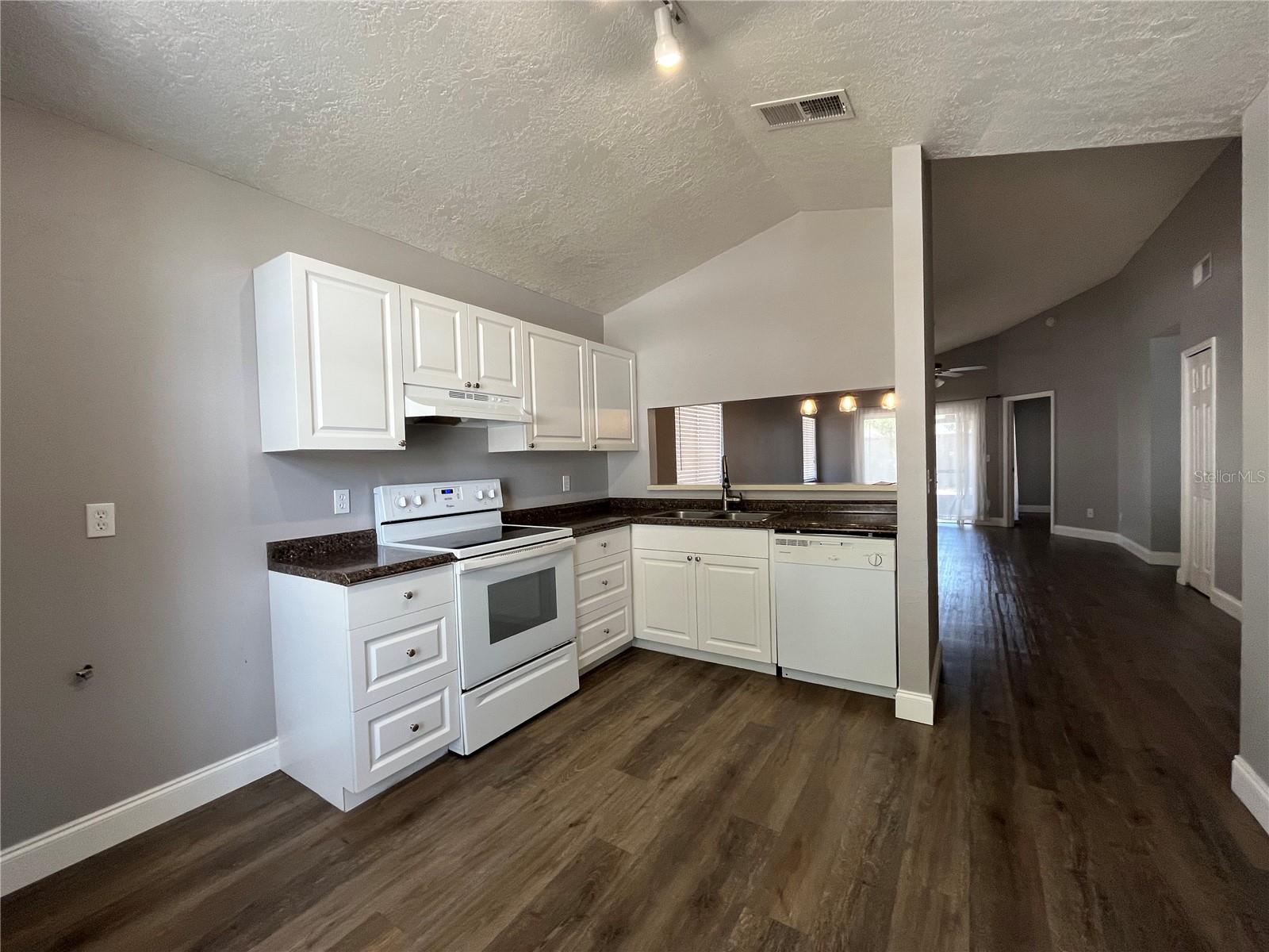 RESERVE AT THE CROSSINGS PH 1 THE - Residential Lease