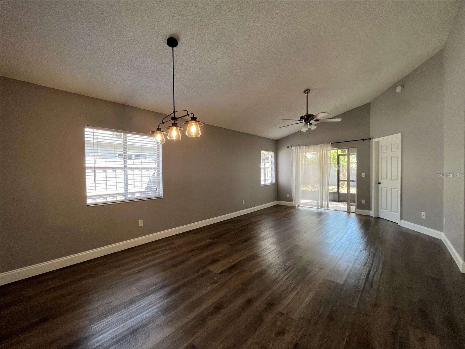 RESERVE AT THE CROSSINGS PH 1 THE - Residential Lease