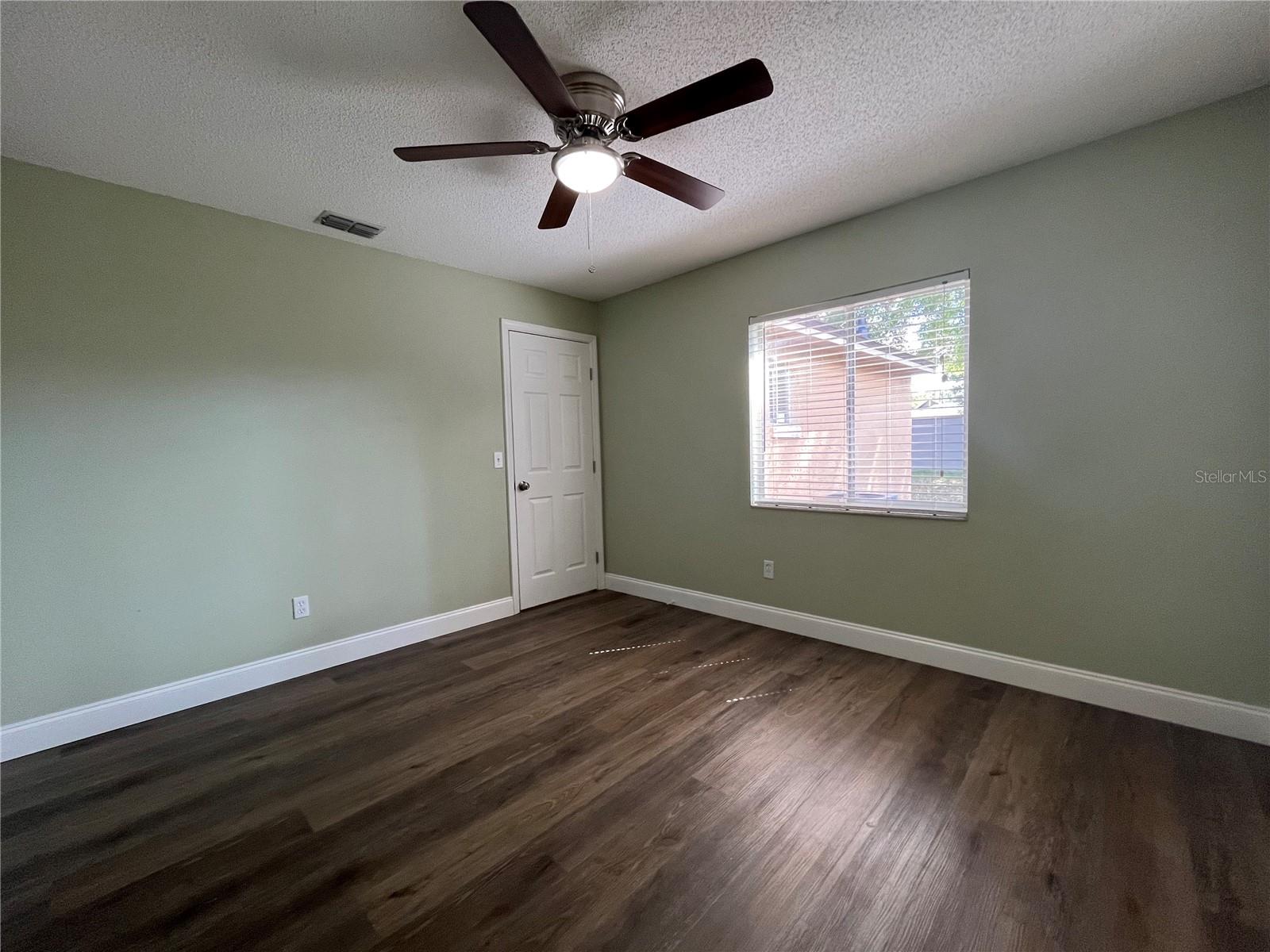 RESERVE AT THE CROSSINGS PH 1 THE - Residential Lease