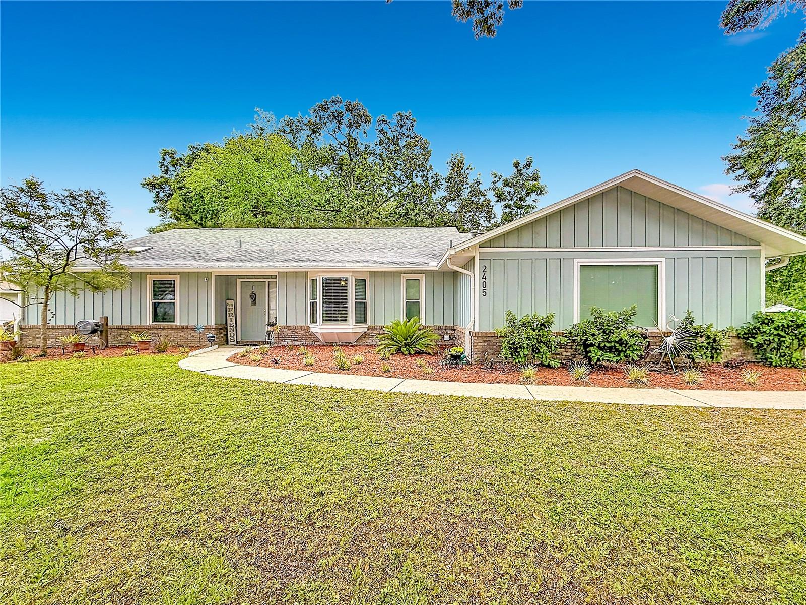 Welcome to this beautiful ready to move into home, open large great room with vaulted ceiling and dining room and eat-in kitchen nook 2 very large bedrooms. Nice ac Florida room overlooking the private backyard all fenced. New roof 2021 new windows 2023 new gas heat with in the last year whole-house generator, all nested in an established southeast Ocala neighborhood where pride of ownership shows in every detail.