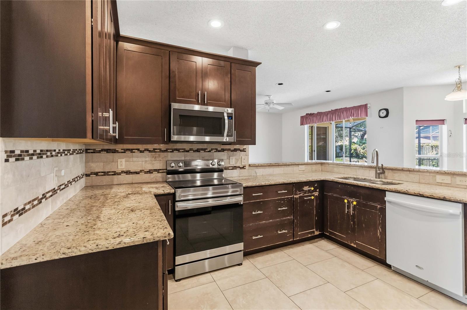 HUNTERS STAND AT CARILLON - Residential
