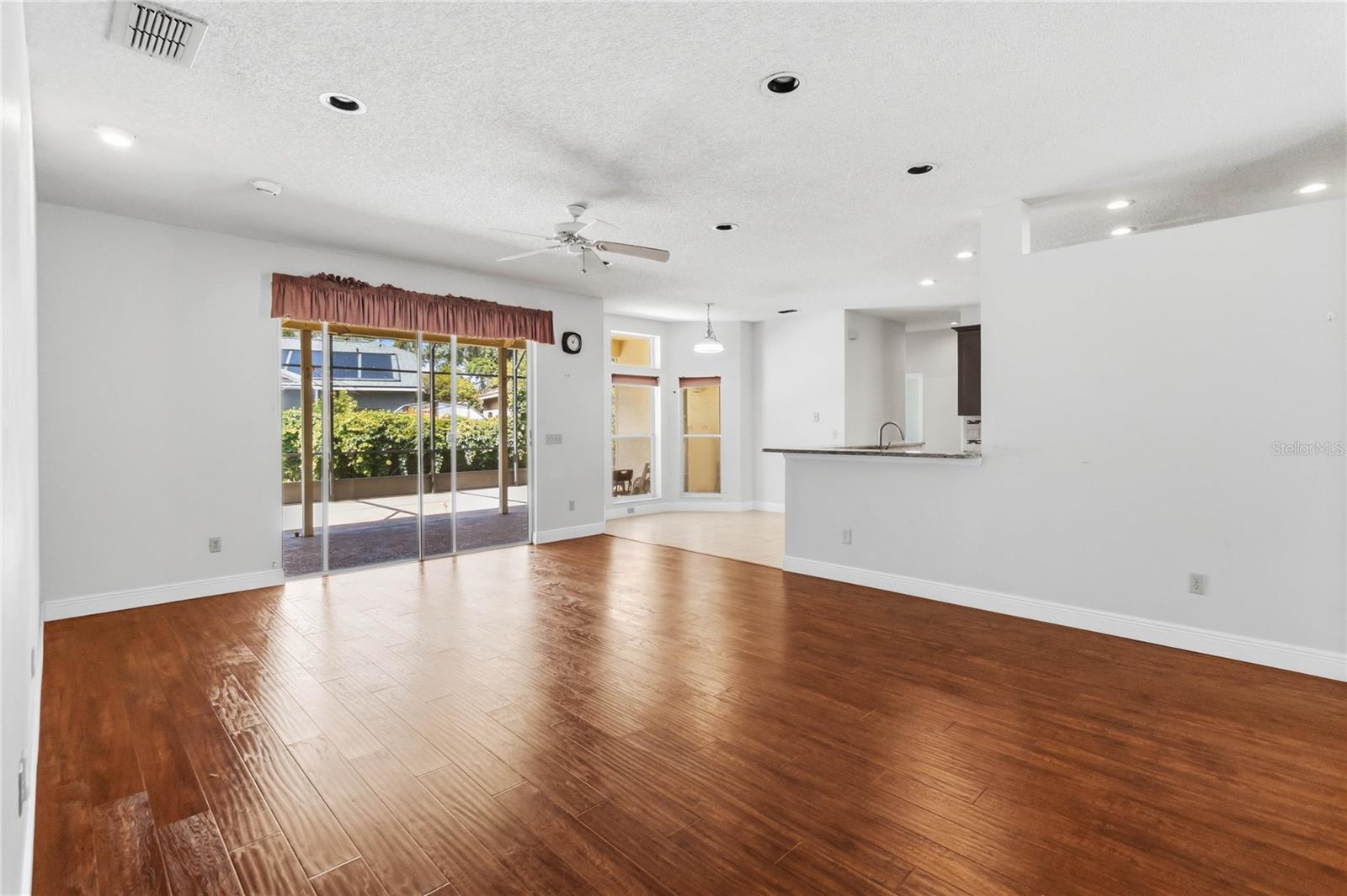 HUNTERS STAND AT CARILLON - Residential