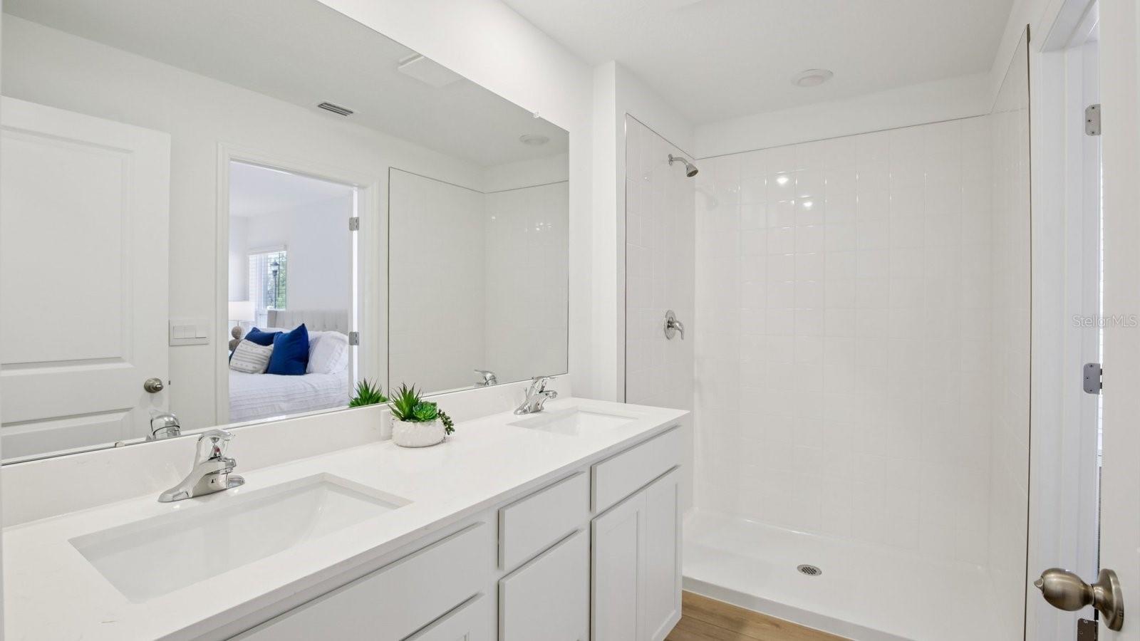 NORTHRIDGE - Residential
