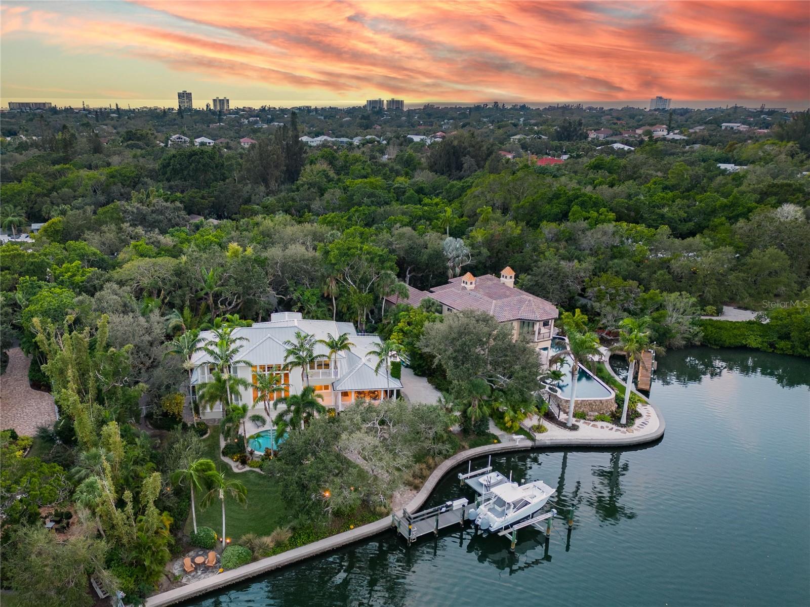 HIDDEN HARBOR - Residential