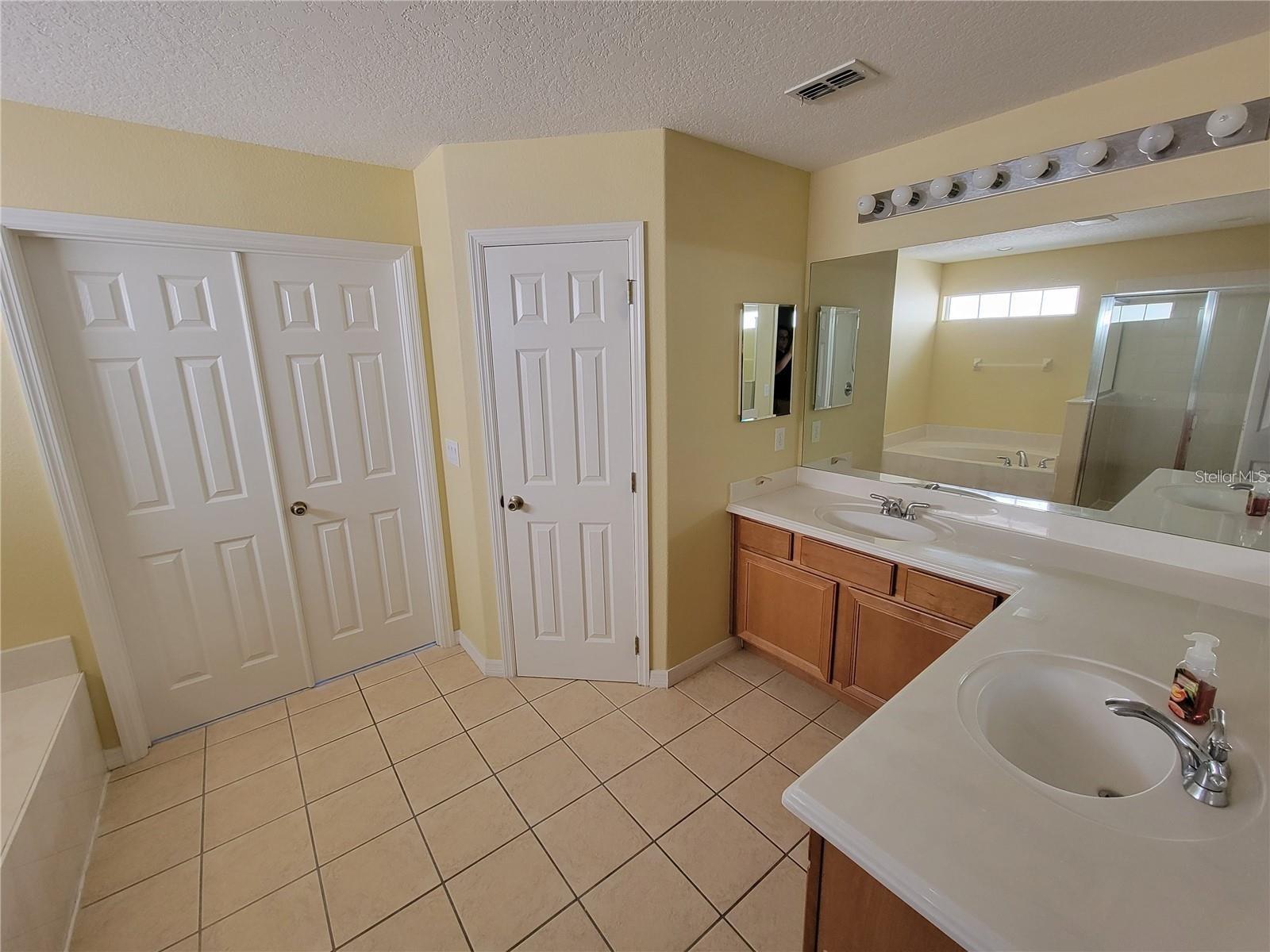 EAST PARK-NEIGHBORHOOD 5 - Residential Lease