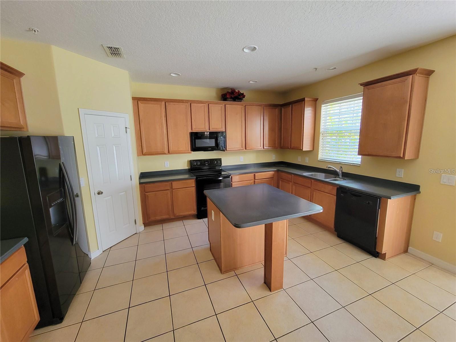 EAST PARK-NEIGHBORHOOD 5 - Residential Lease