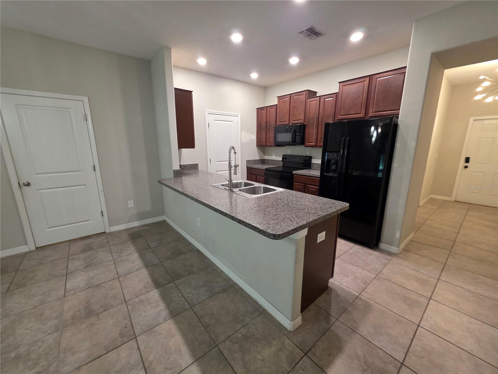 RIVERVIEW LAKES - Residential