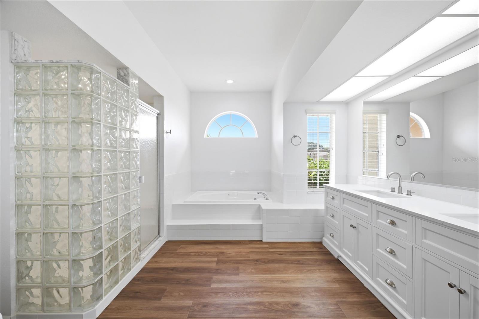 SEVEN HILLS - Residential