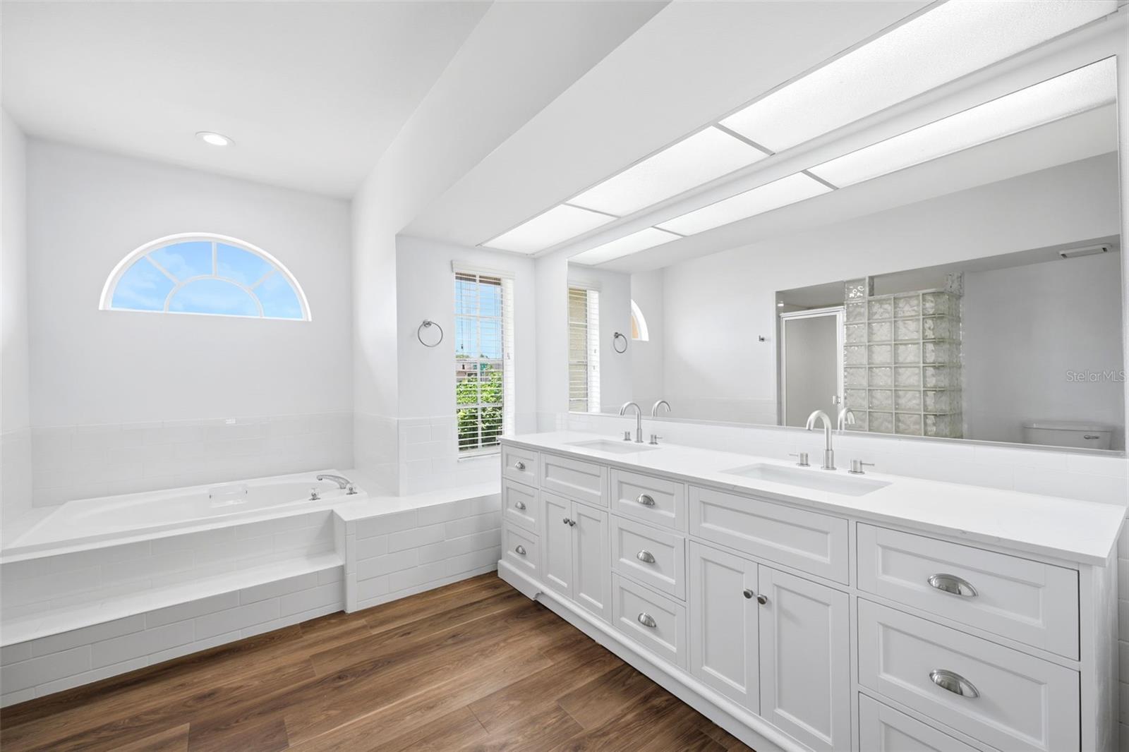 SEVEN HILLS - Residential