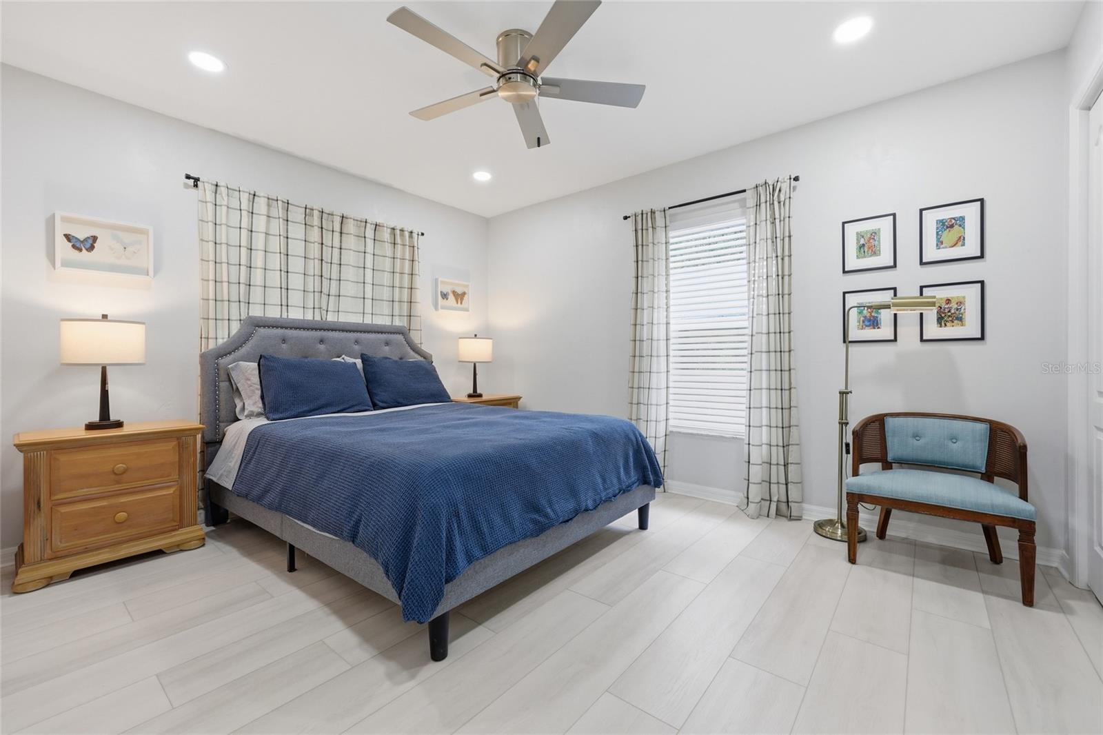 FOUR LAKES COMMUNITY - Residential