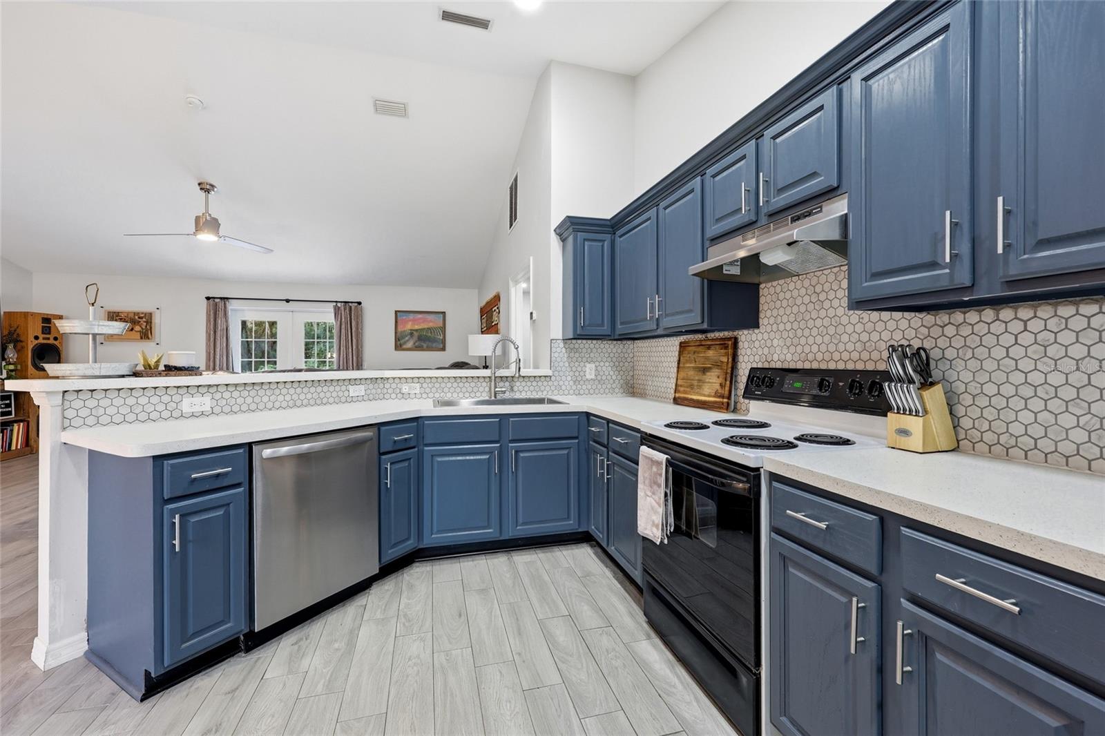 FOUR LAKES COMMUNITY - Residential