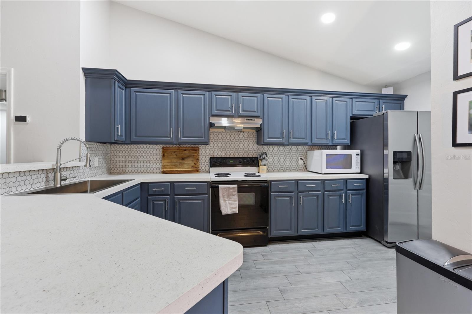 FOUR LAKES COMMUNITY - Residential