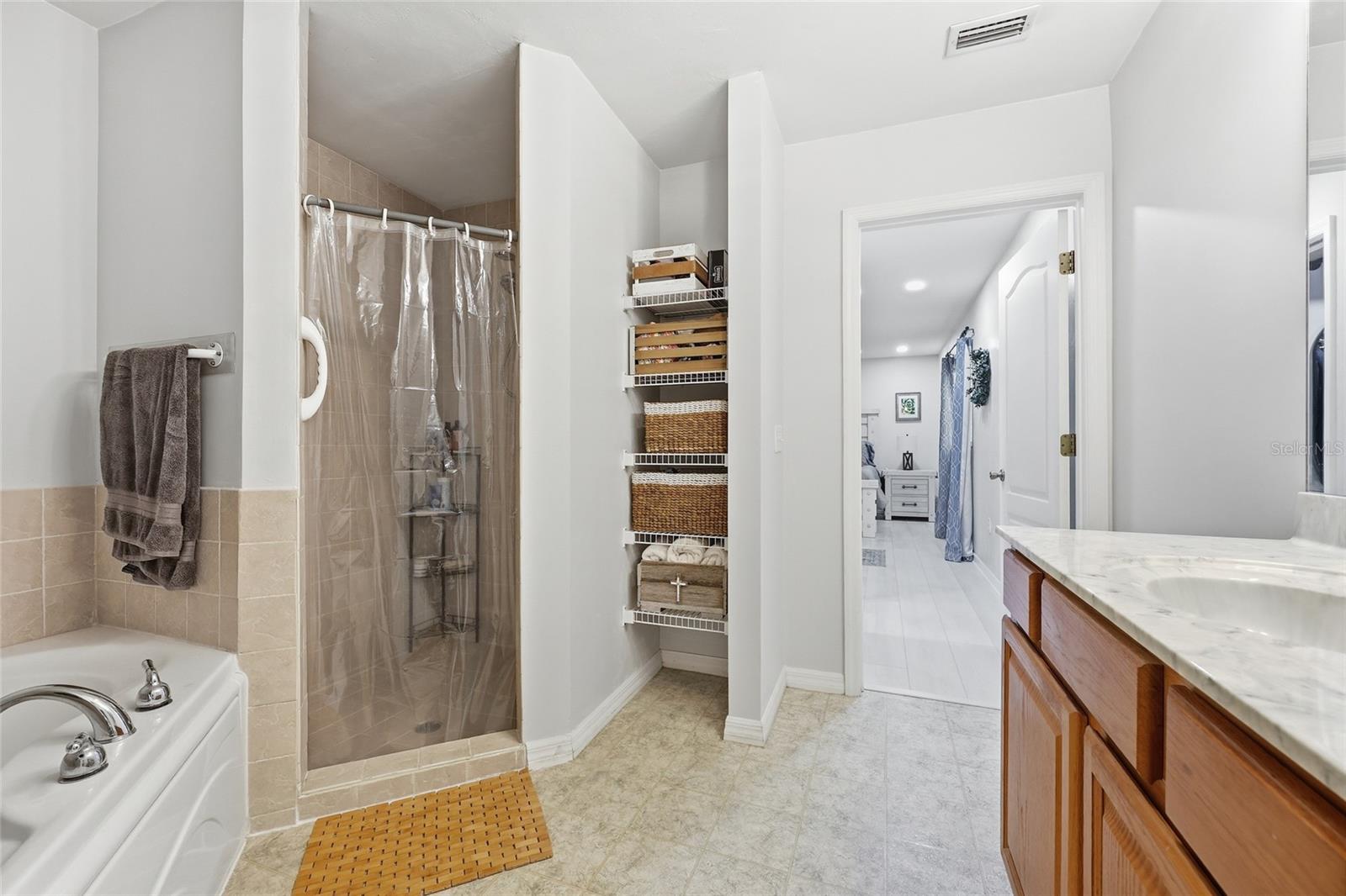 FOUR LAKES COMMUNITY - Residential